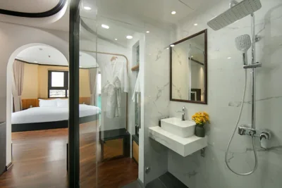 Family Suite met jacuzzi, stoombad en balkon — Hanoi Plaza Suite Hotel & Spa